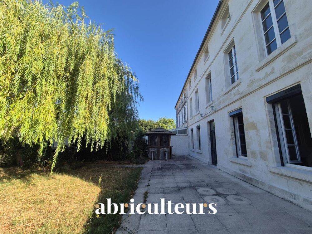 Vente Maison Maison de caractère de 242 m² en vente à Saintes (17100) Saintes