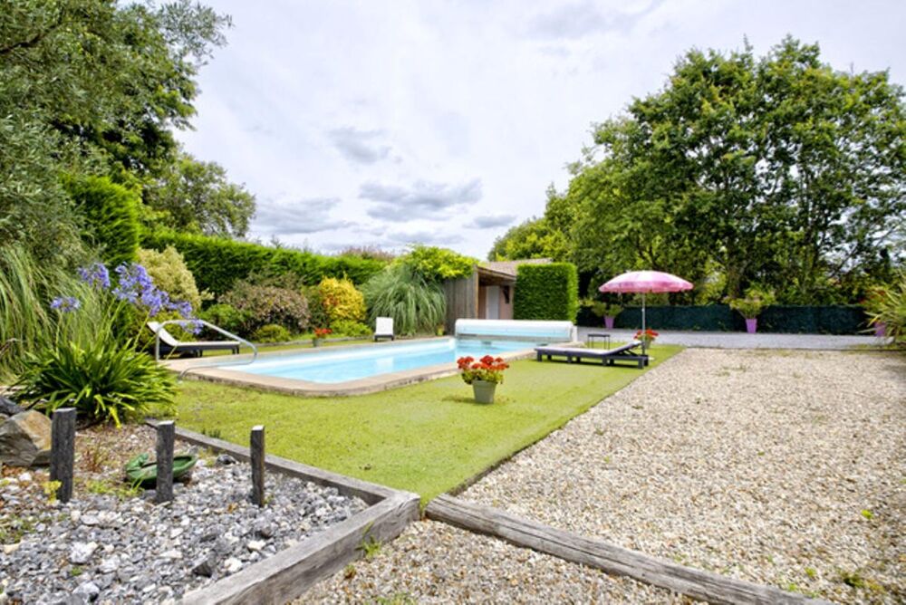 Villa de 220 m² - Piscine & parc paysager de 1 300 m² - Calme absolu à proximité immédiate du centre-ville