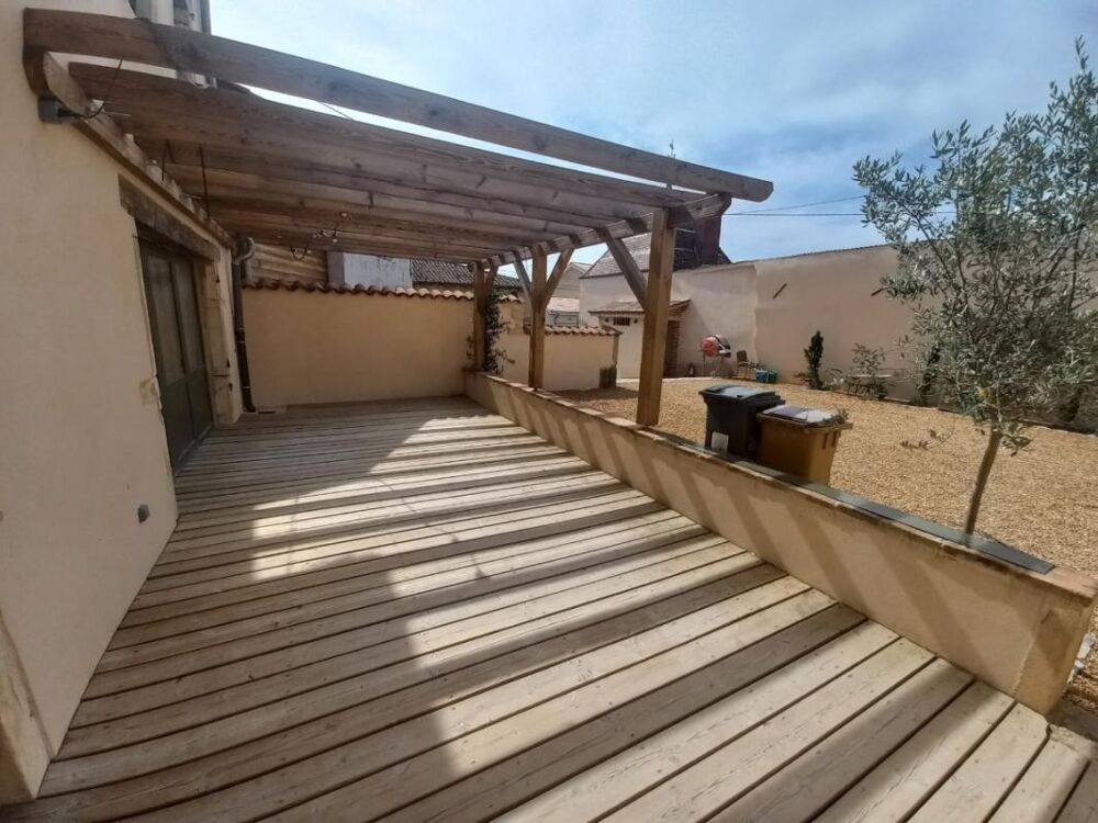 T3 meublé avec terrasse, jardin, stationnements à ROMANECHE THORINS