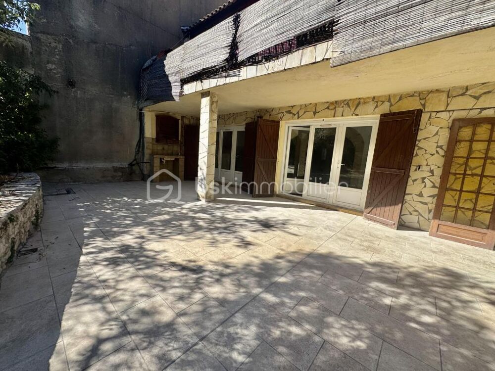 Appartement vide dans villa de type 4