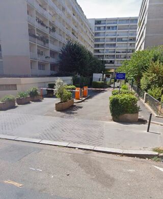  Parking / Garage à louer 1 pièce 10 m² Paris 20eme arrondissement