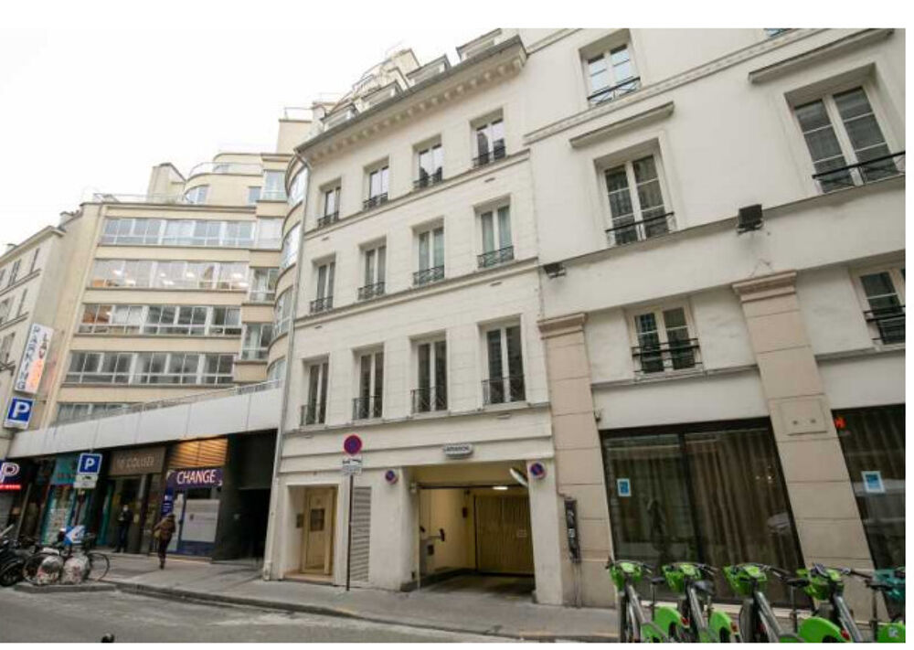   A proximité de Franklin D Roosevelt, à louer, bureaux 53m² Paris 8