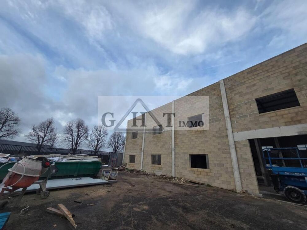   Local d'activité de 730 m² à louer à SARCELLES 