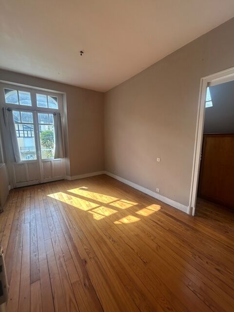   ? Maison de ville de caractère avec jardin et garage Maison - 7 pièce(s) - 225 m²