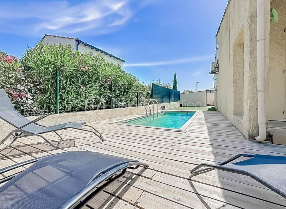 EXCLUSIVITÉ *** Villa T5 de 110m2 entièrement rénovée avec piscine à MARSEILLAN ***