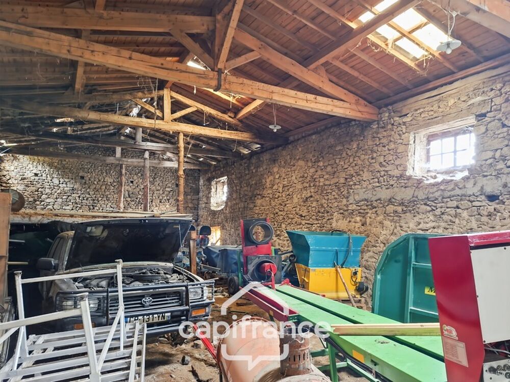 Grange de plus de 135 m² à vendre CELLES SUR DUROLLE (63)