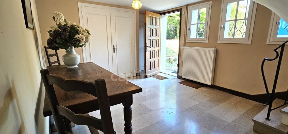 Maison dArchitecte avec grand jardin et sous sol complet- Mesnay / Arbois (39600)