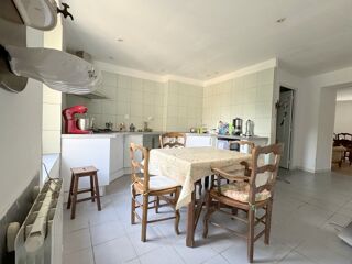  Immeuble à vendre 15 + pièces 342 m²