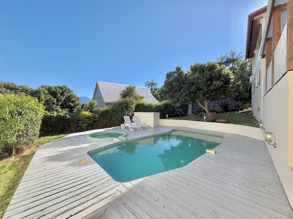 À vendre  Villa T11 d'exception avec piscine, jacuzzi et fort potentiel locatif  Mont-Vert-les-Bas (Saint-Pierre)