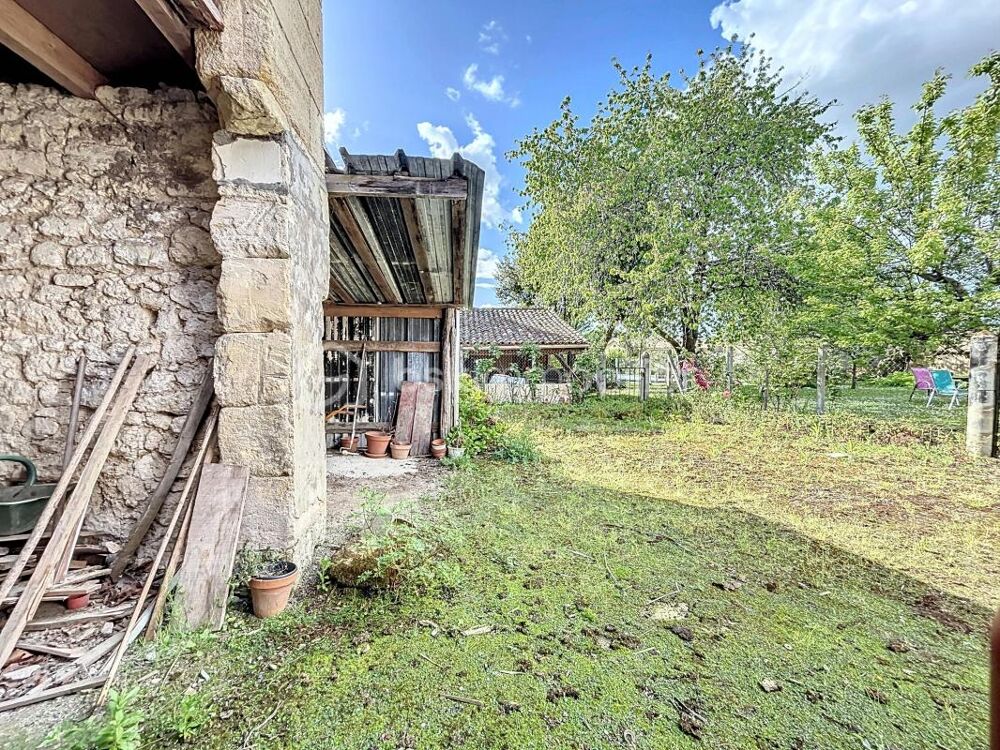 Maison en pierre de ville avec jardin