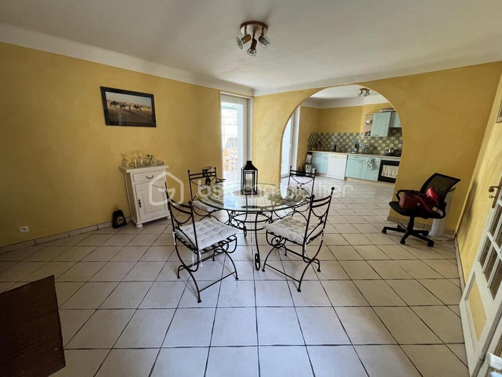 Magnifique maison de ville avec appartement au rez-de-chaussée et grande cour privative