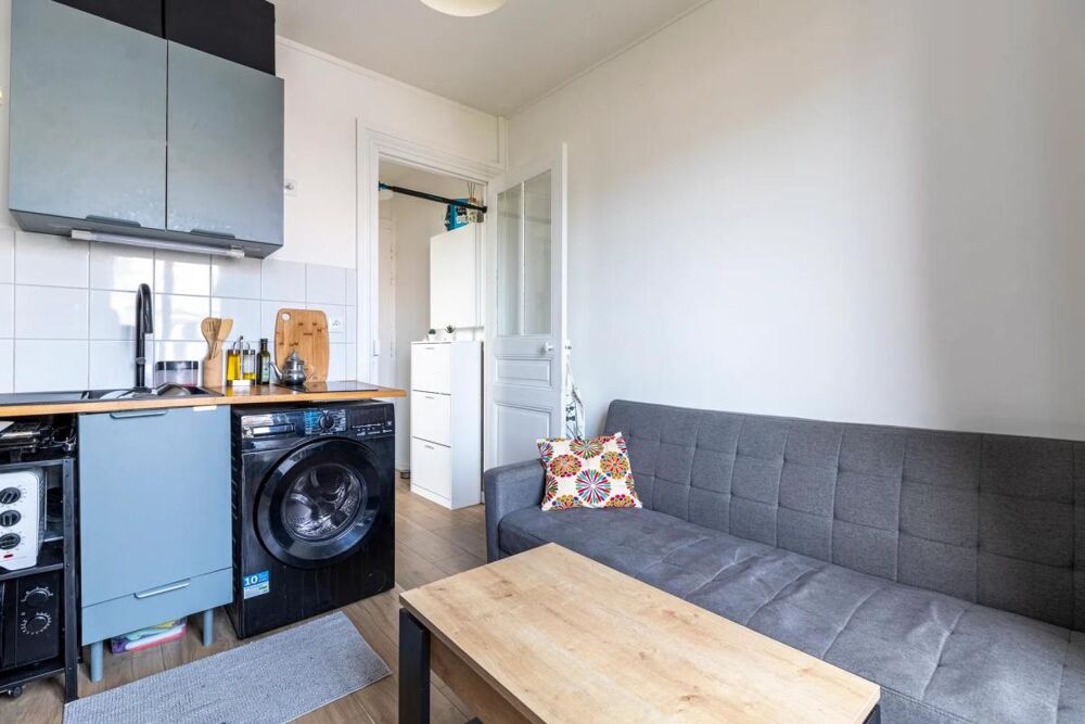 Paris 18e  2 pièces avec vue dégagée