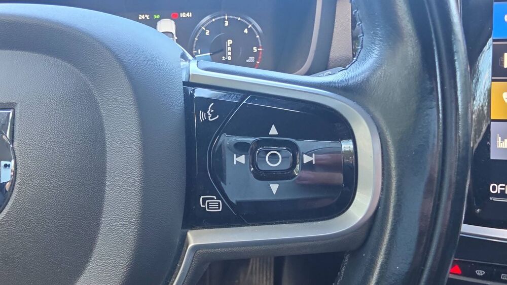 V60 2.0 D4 190 Geartronic8 Momentum - Automatique 2019 occasion 83310 Cogolin