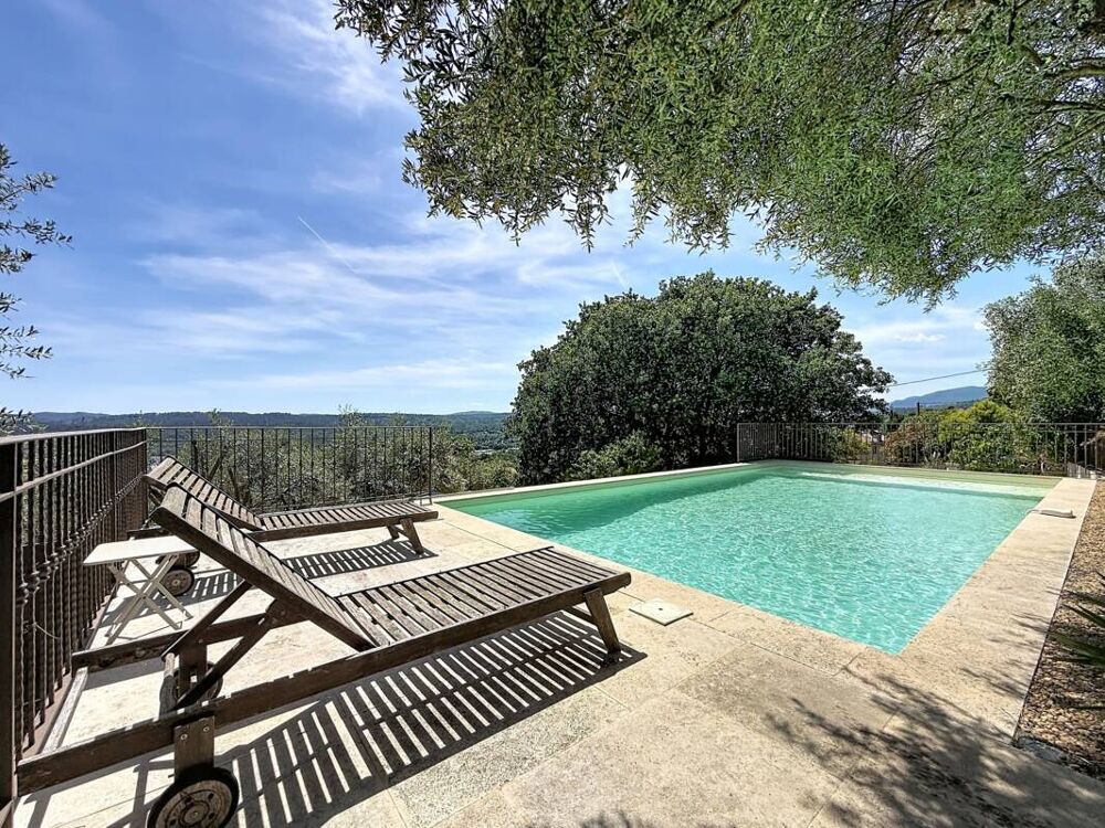 MONTAUROUX Vue imprenable pour cette villa contemporaine denviron 225 m²
