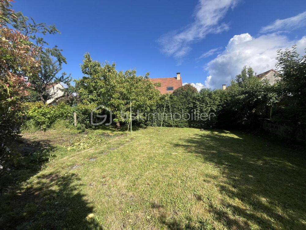 Charmante maison de 105 m2, Garage, 5 chambres avec un beau jardin au calme sans vis a vis