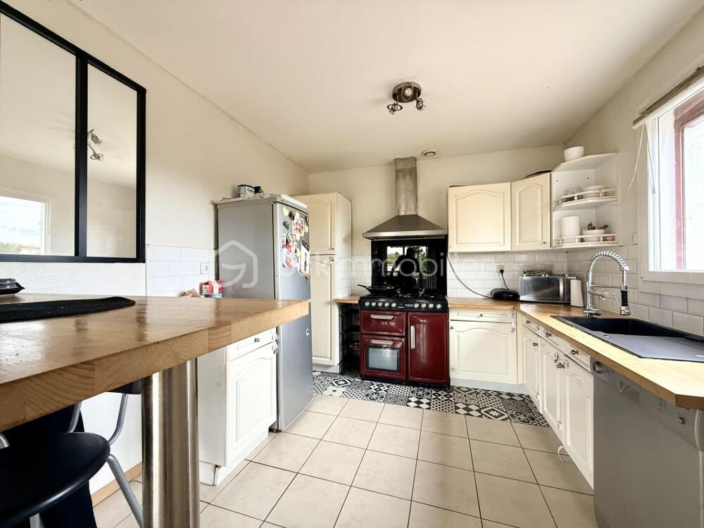 Vente Maison Et si vous pouviez avoir 113 m² habitables, 125 m² de garages et dépendances, et 940 m² de terrain à 20 min de Poitiers ? La villedieu du clain