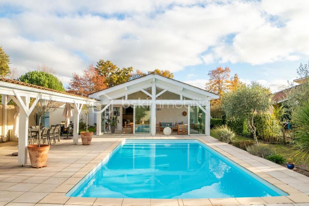 Vente Maison Pessac – Quartier de l'Alouette Maison familiale de plain-pied – 175 m² – Terrain 800 m² avec piscineB Pessac