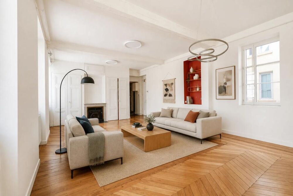 LYON 1er  PLACE SATHONAY  ÉLÉGANT T4 DE 89,44 m² AU COEUR D'UN IMMEUBLE DE CARACTÈRE+CAVE+GRENIER