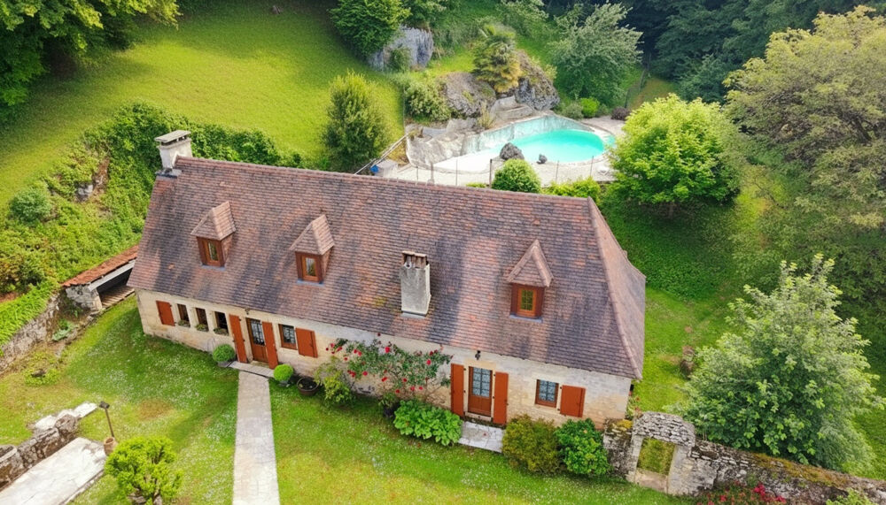 A vendre. Ensemble de 250m² à Tursac (24) avec maison d'habitation, gîte, piscine lagon sur près de 1,5 hectares de terrain en p