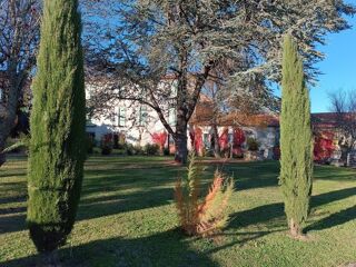  Maison  vendre 15 + pices 566 m