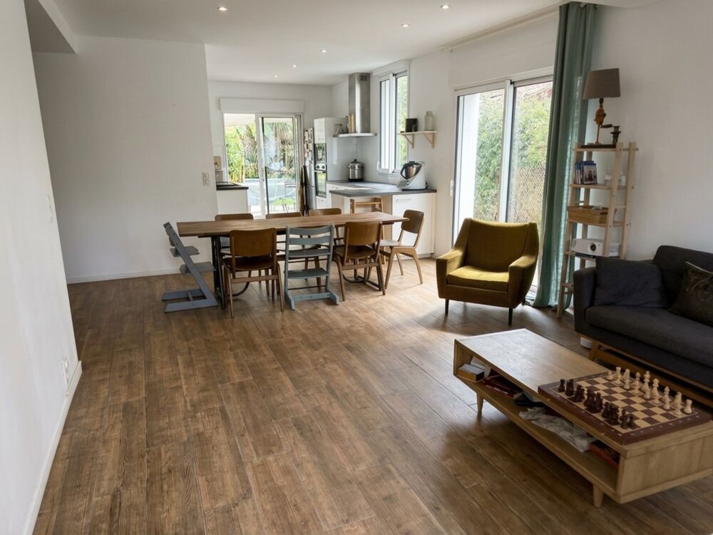 Maison 7 pièces, 5 chambres, un jardin et stationnement à proximité directe du centre de Bayonne