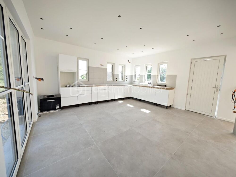 Vente Maison Maison d'architecte vue panoramique, d'une superficie de 144 m�, sur sous-sol de 56 m� �difi� sur terrain de 410 m� arbor� et pa Pierres