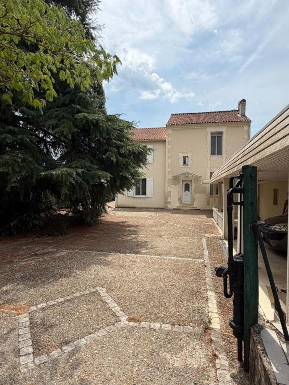 Saint Yrieix. Maison 190 m² sur terrain de 4070 m²