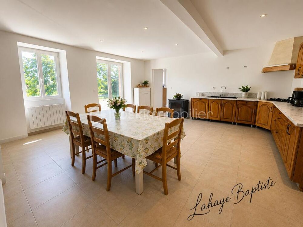 ? Longère sur 2,4 hectares avec bâtiment de 200 m² et boxes à chevaux  Blain