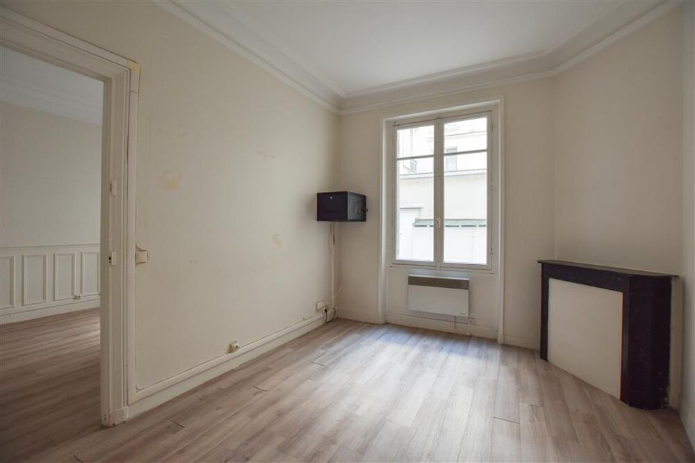   M° Wagram, local professionnel de 44 m² à vendre 