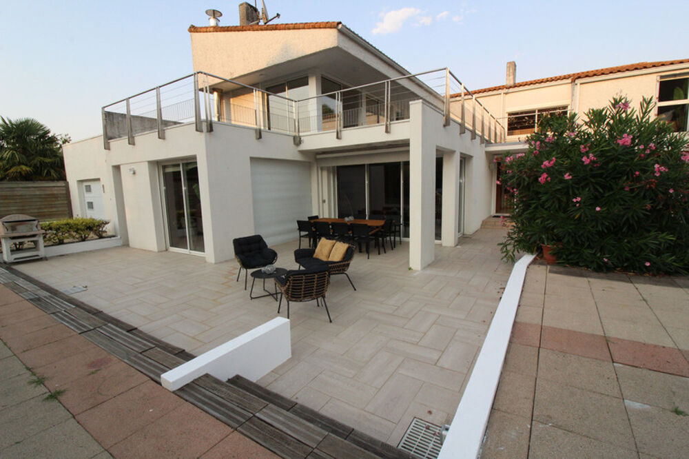 Location Maison LA ROCHE SUR YON  centre ville, Maison de 261m² en COLOCATION pour 6 personnes avec des Baux individuels de 10 mois renouvelable La roche sur yon