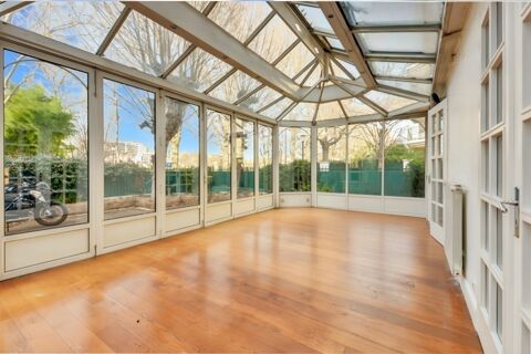 A vendre H&ocirc;tel Particulier avec un jardin d'hiver et cour ext&eacute;rieure 4450000 92200 Neuilly sur seine