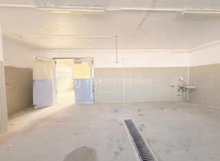  Parking / Garage à vendre 83 m²