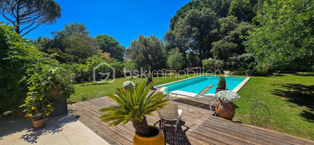 Villa de plain-pied avec piscine et grand terrain plat