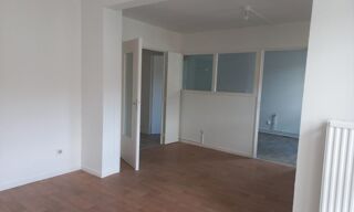  Appartement à louer 3 pièces 77 m²