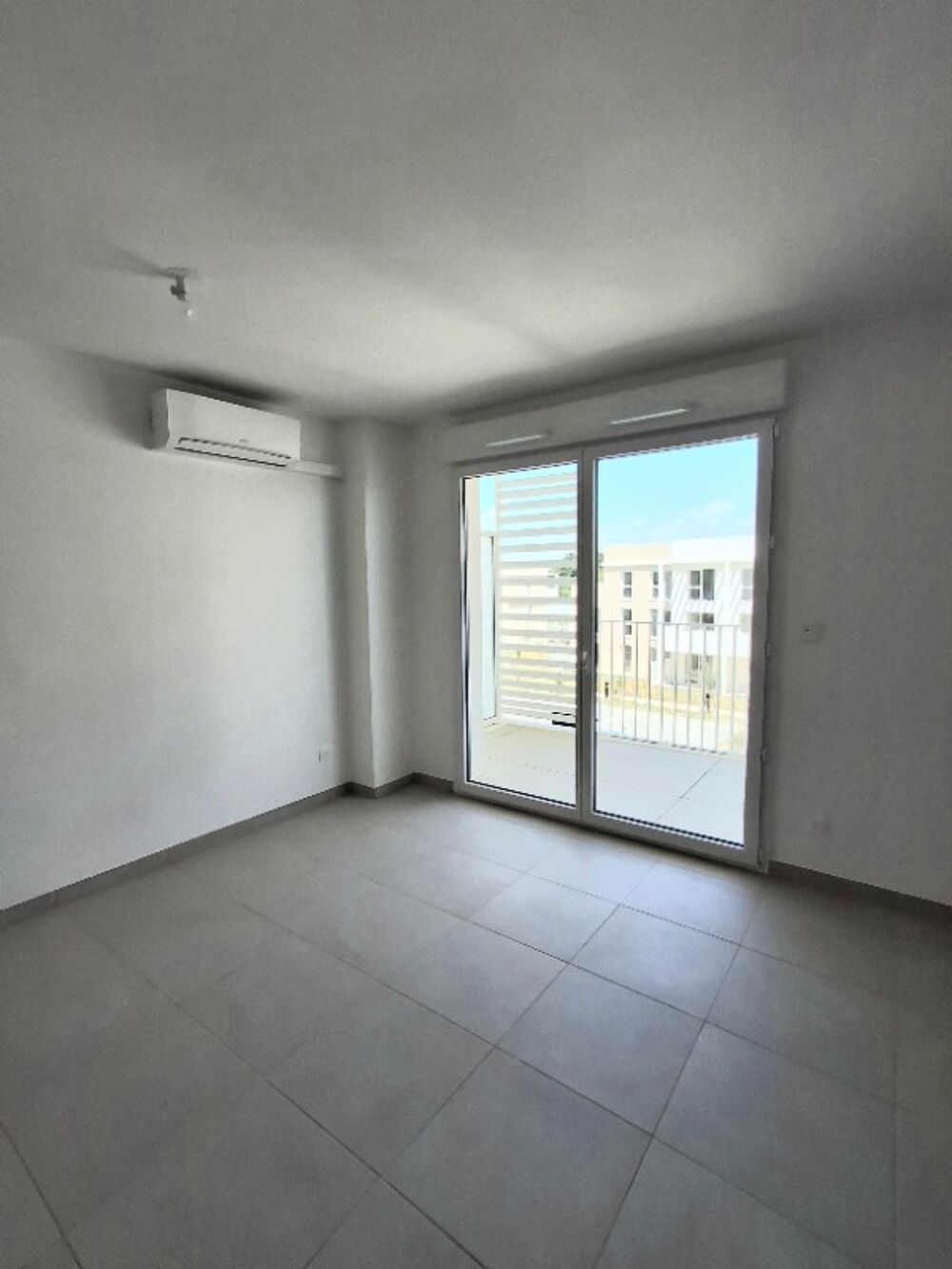 T1 avec balcon et parking à MONTEUX