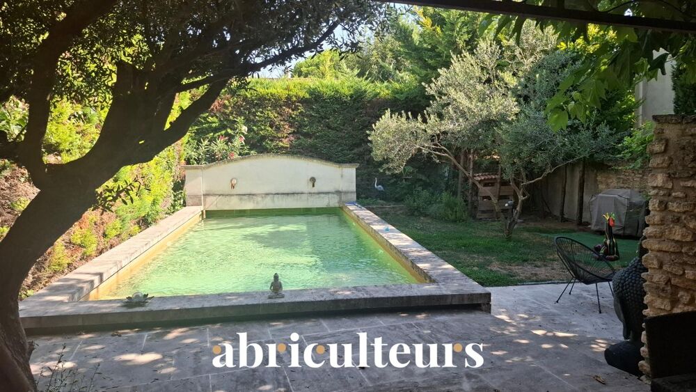 Maison de ville en pierre de 100 m² avec jardin et piscine en vente à Cavaillon (84300)