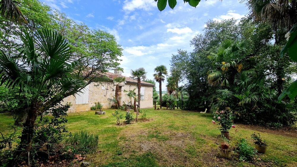 À vendre : Propriété à restaurer, à 10 mn d'Auvillar, d'environ 240 m2 habitables, sur terrain de 7400 m2 (82)