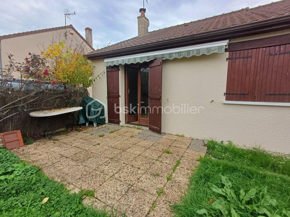 Vente Maison Maison de plain pied, 92 m² habitables, 4 pièces, 3 chambres, buanderie, grenier, garage, terrain clos de 519 m² Chatellerault