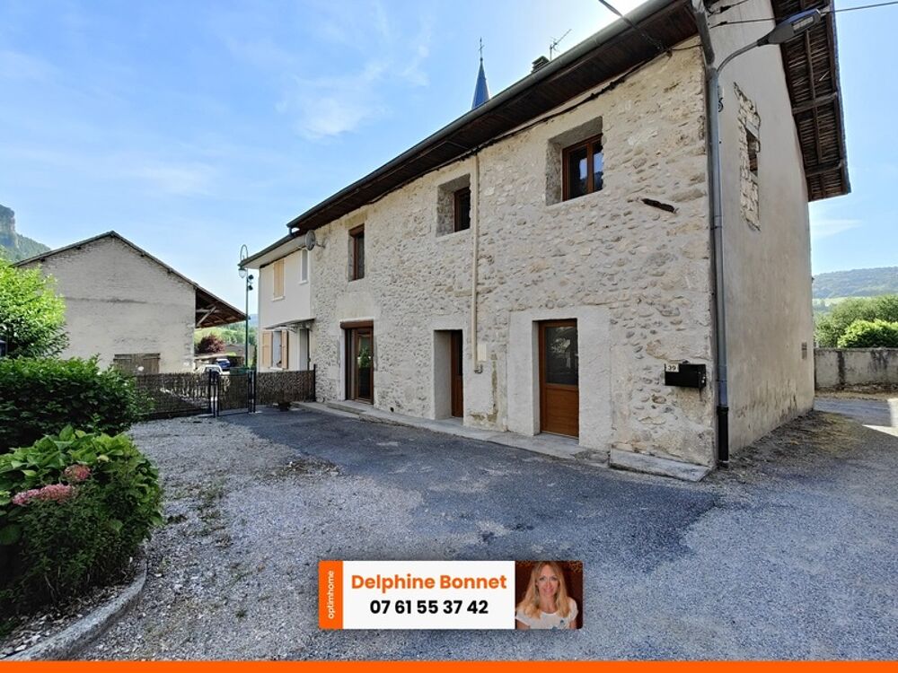 Centre village de St Joseph de Rivière, maison en pierre 4P 85 m2 avec dépendance et cour