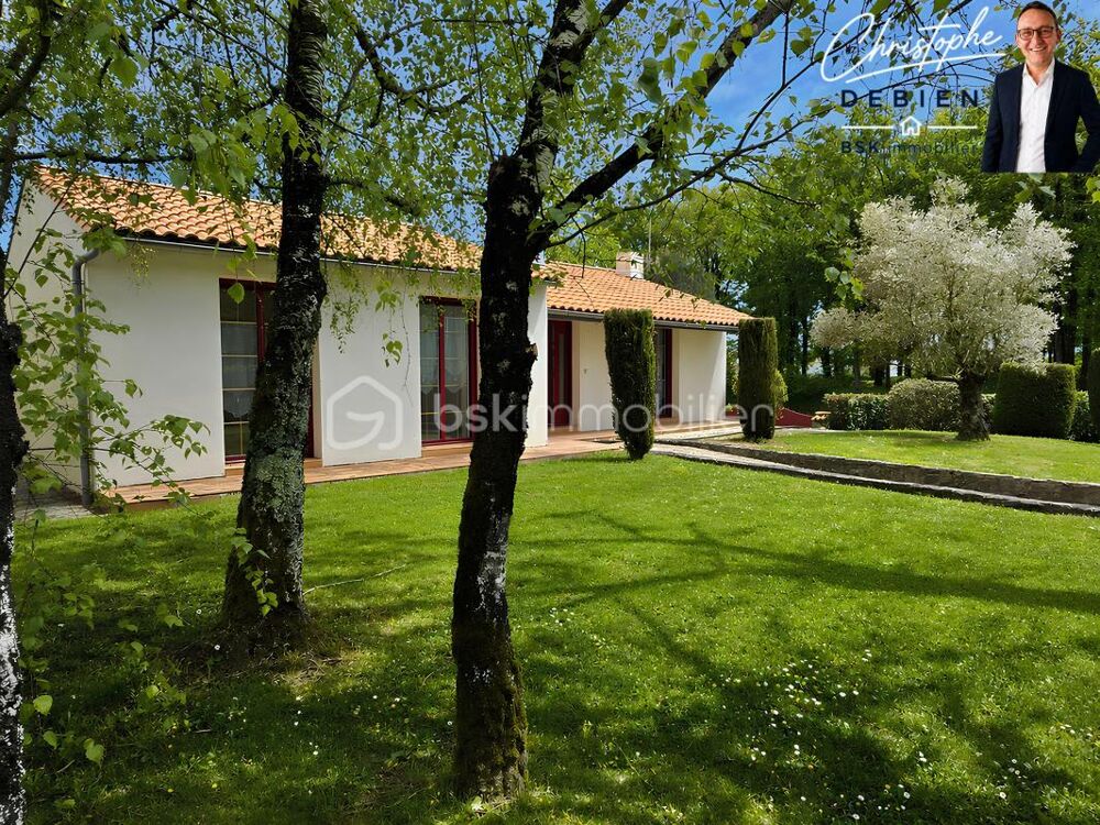 MAISON FAMILIALE 4 CHAMBRES  SOUS-SOL COMPLET  TERRAIN DE 992 M²  PROCHE COMMERCES ET ÉCOLES