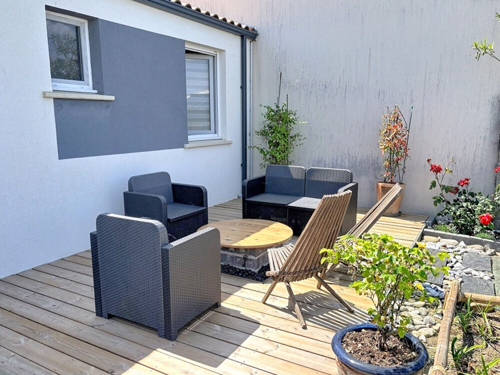 Maison de plain-pied 2015 - 3 chambres - Piscine - Garage - Quartier résidentiel - Centre village