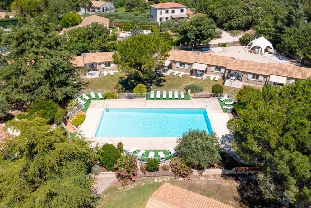 à vendre  Propriété/château La Roque-sur-Pernes (84210)