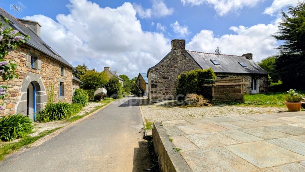 Grands Gîtes avec Maison d'Habitation - ROSNOEN (29)
