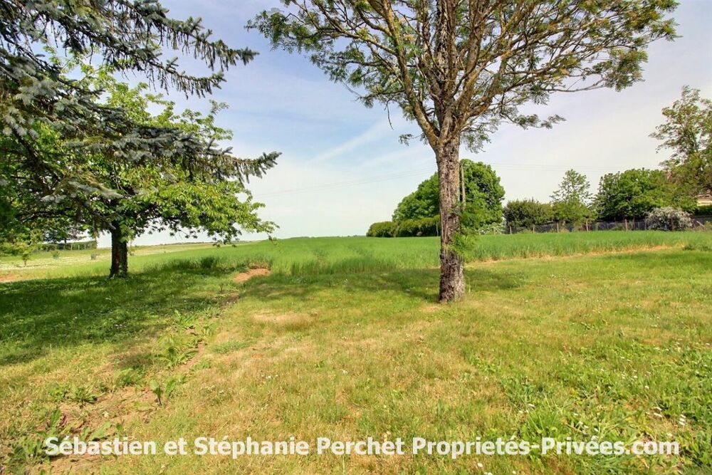 Beau potentiel ! Maison en pierre - 102 m² - 2 chambres -Terrain 3 547 m² - Garages