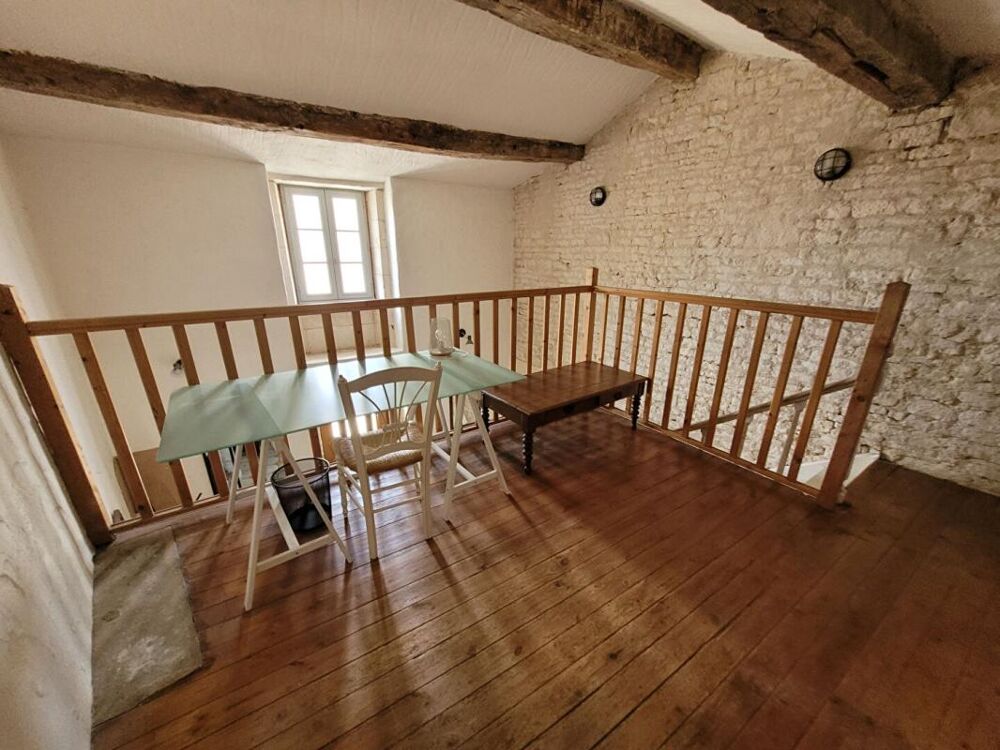 Charmante maison en pierre rénovée d'environ 143 m² -Authenticité et confort aux portes de Luçon