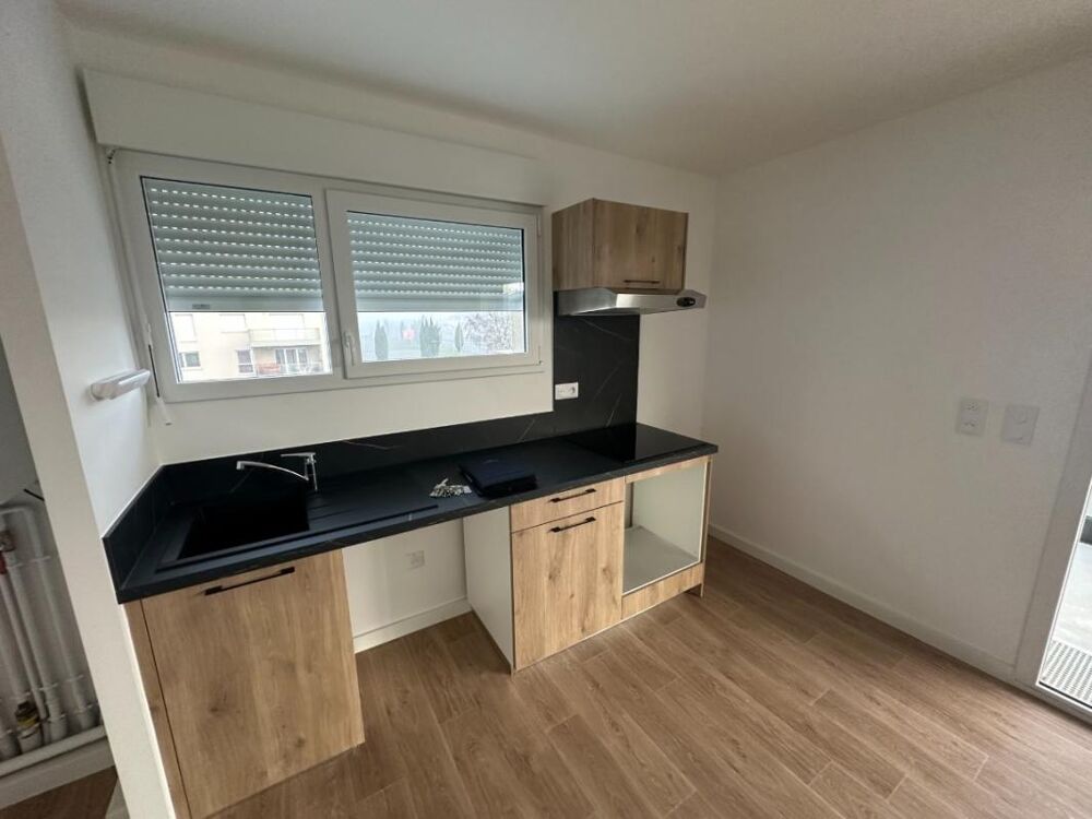 T3 avec balcon et parking à LAVAL