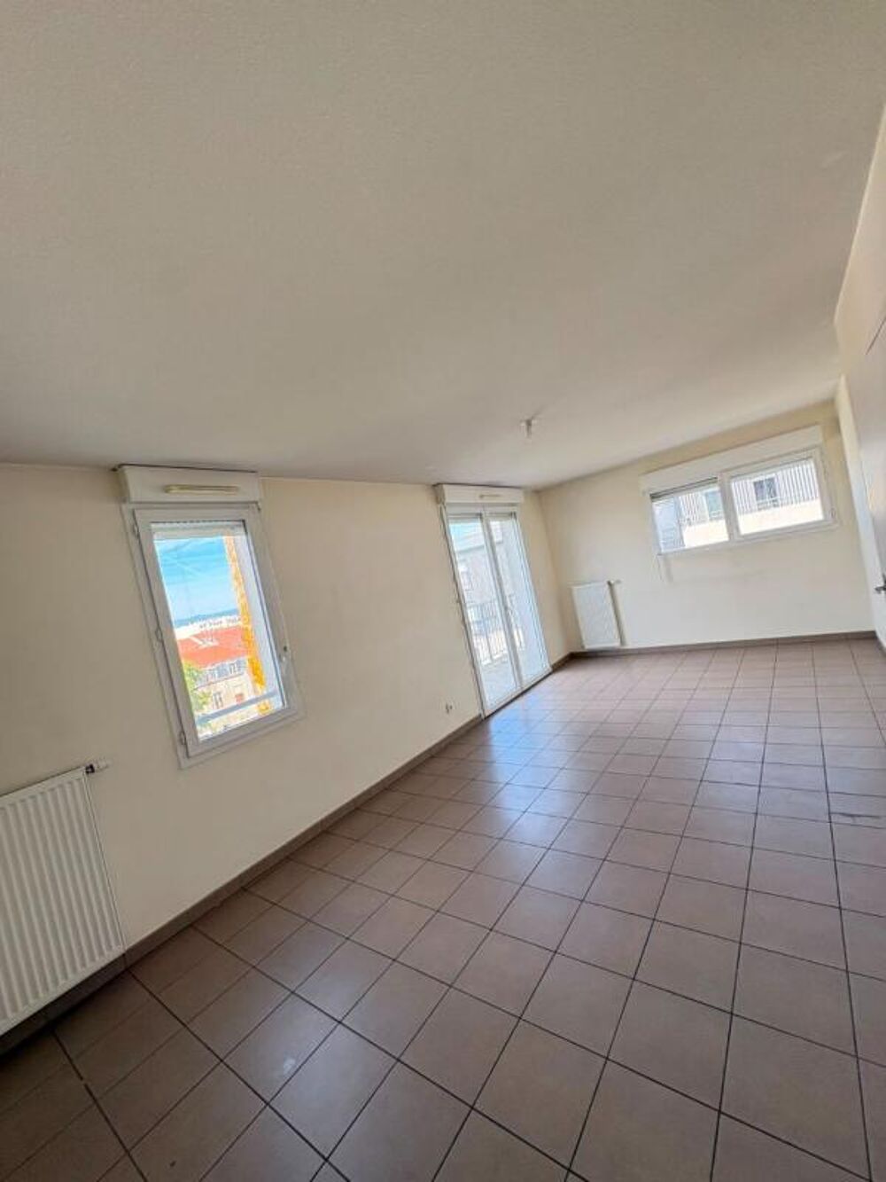 Location Appartement Appartement T4 de 83,4 m² avec balcon et garage à Vénissieux ? 5? et dernier étage Venissieux