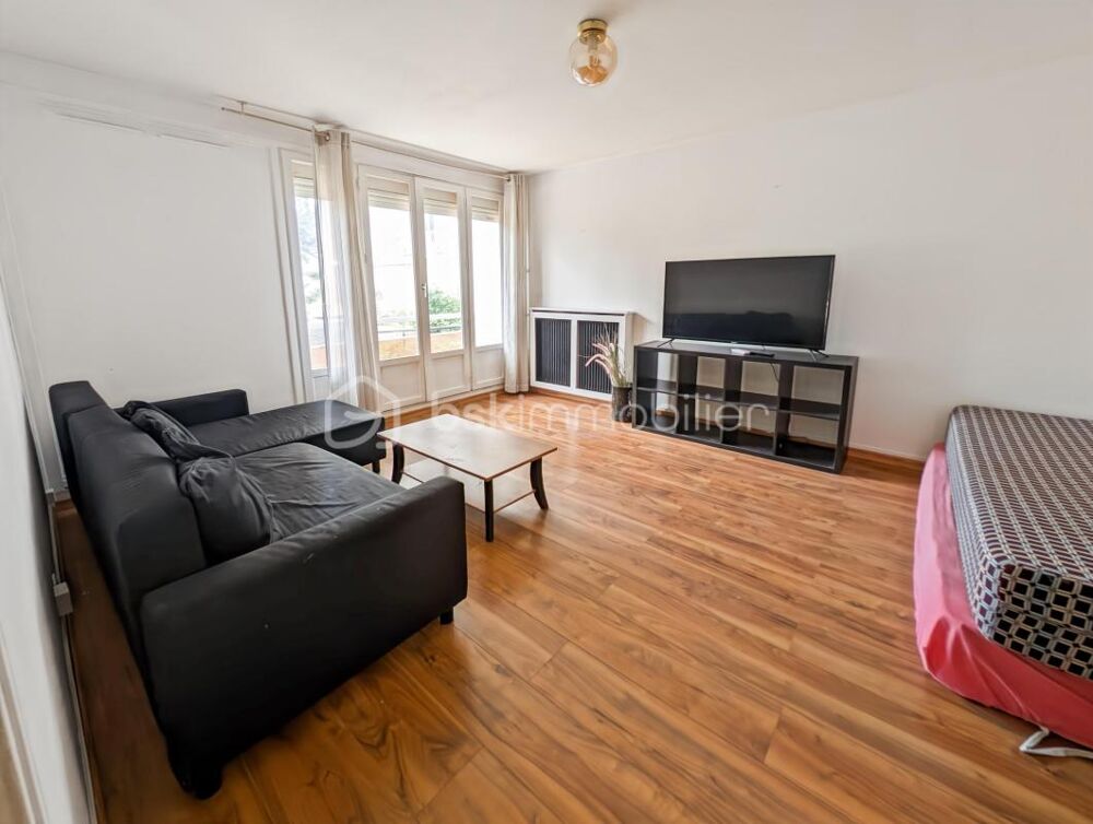GRAND STUDIO AVEC PARKING BALCON ET CAVE A 10 MINUTES DE LA GARE RER A ET E VAL DE FONTENAY