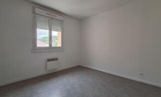  Appartement à louer 5 pièces 98 m²