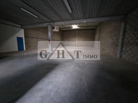 A LOUER 606 M&sup2; ENTREPOT ET BUREAUX A STAINS 5950 93240 Stains